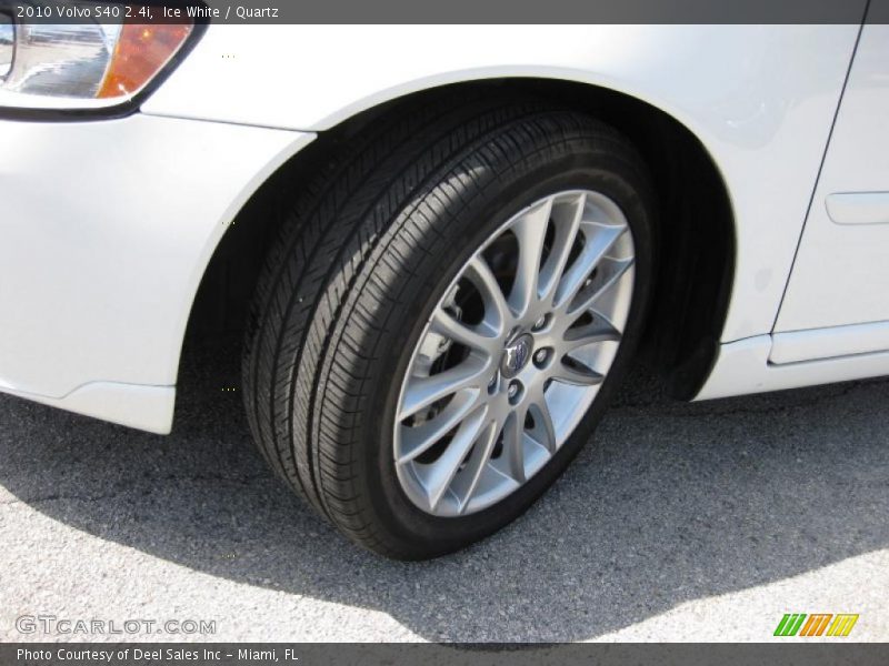 Ice White / Quartz 2010 Volvo S40 2.4i