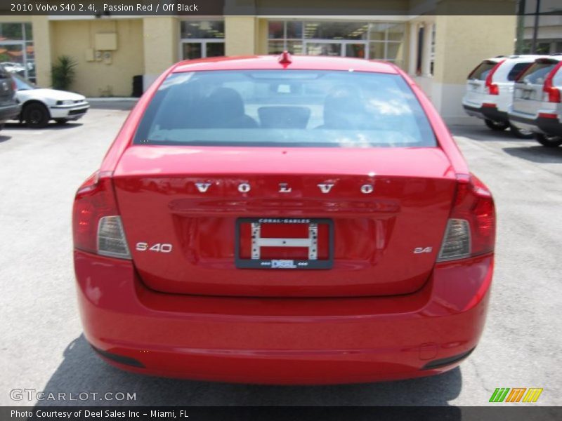 Passion Red / Off Black 2010 Volvo S40 2.4i