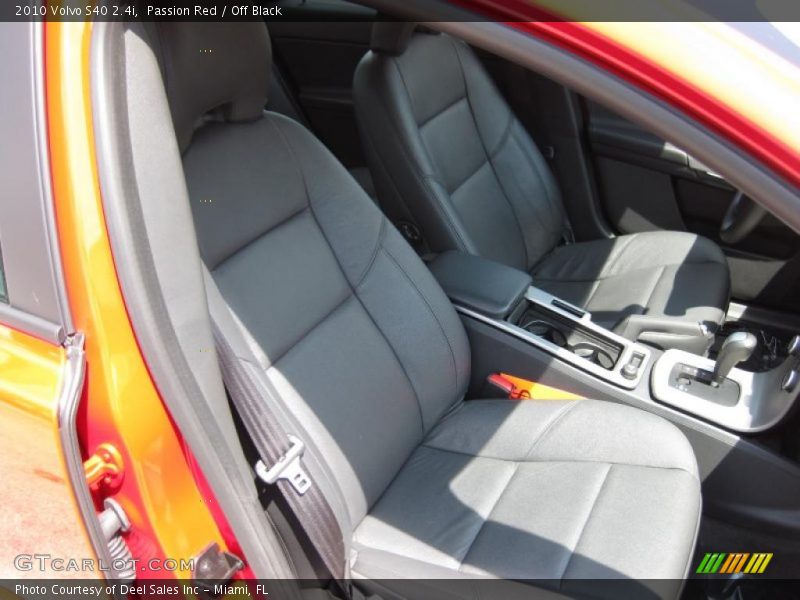 Passion Red / Off Black 2010 Volvo S40 2.4i