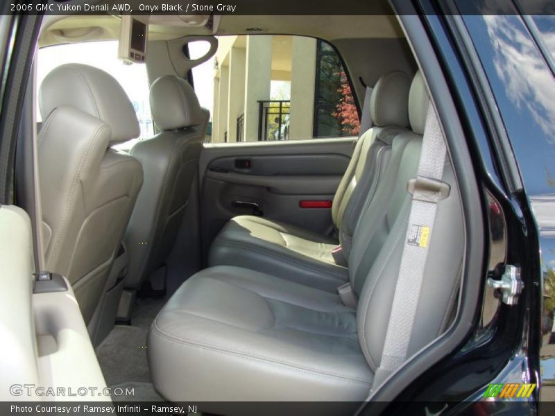Onyx Black / Stone Gray 2006 GMC Yukon Denali AWD