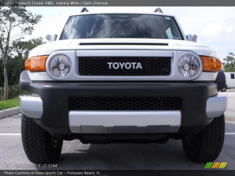 Iceberg White / Dark Charcoal 2010 Toyota FJ Cruiser 4WD