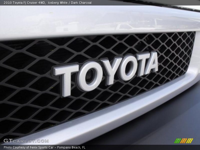 Iceberg White / Dark Charcoal 2010 Toyota FJ Cruiser 4WD