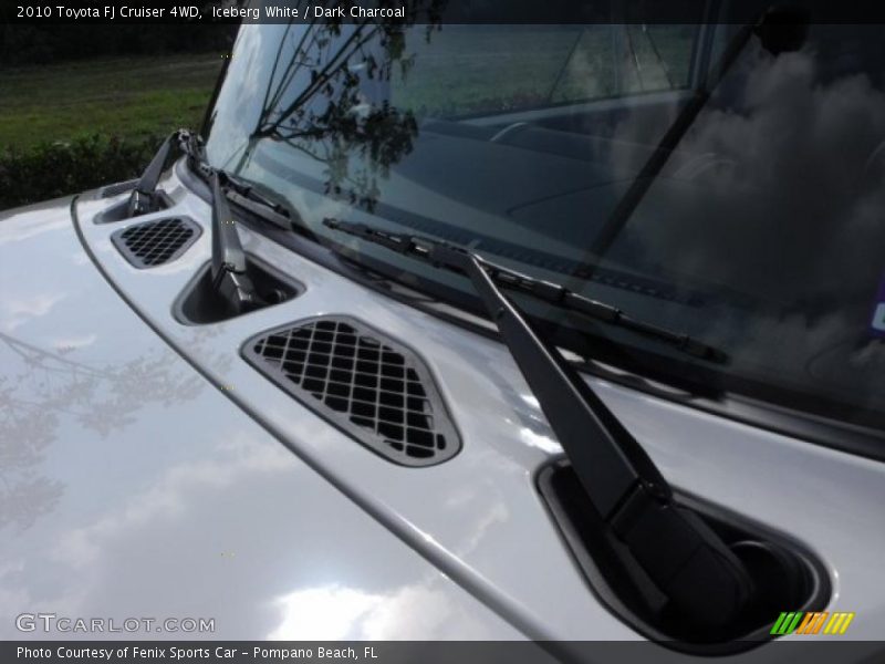 Iceberg White / Dark Charcoal 2010 Toyota FJ Cruiser 4WD