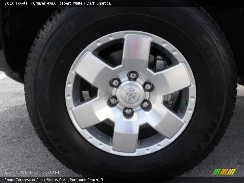 Iceberg White / Dark Charcoal 2010 Toyota FJ Cruiser 4WD