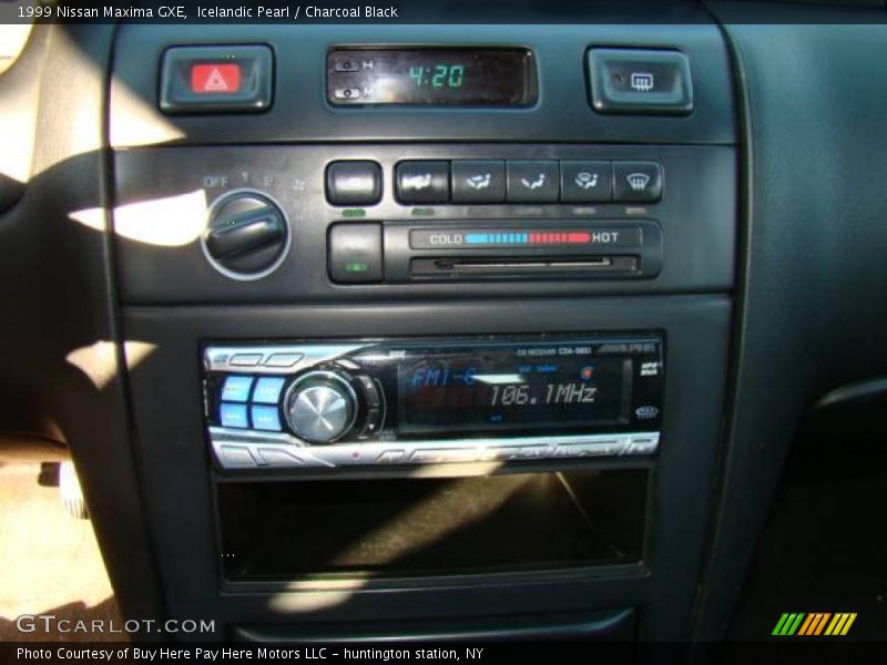 Icelandic Pearl / Charcoal Black 1999 Nissan Maxima GXE