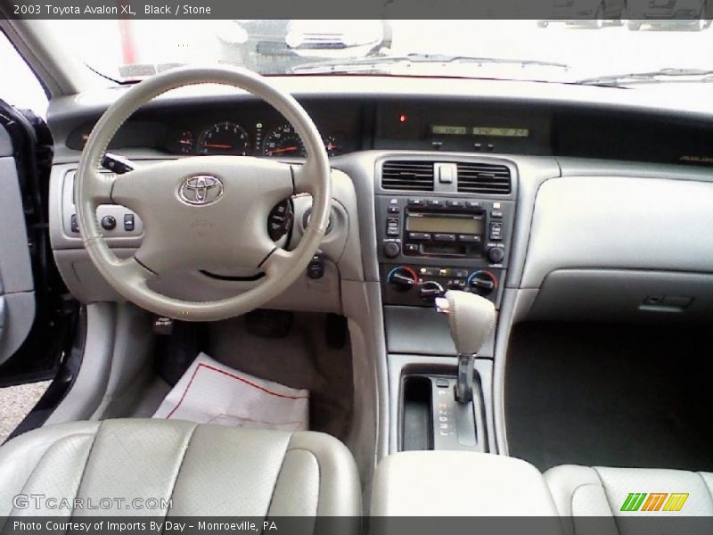 Black / Stone 2003 Toyota Avalon XL