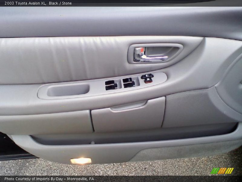 Black / Stone 2003 Toyota Avalon XL