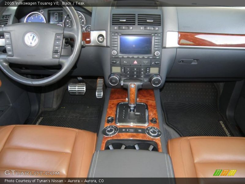 Black / Teak 2005 Volkswagen Touareg V8