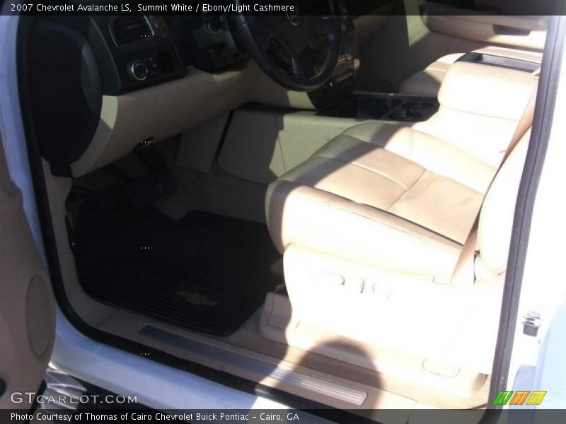 Summit White / Ebony/Light Cashmere 2007 Chevrolet Avalanche LS
