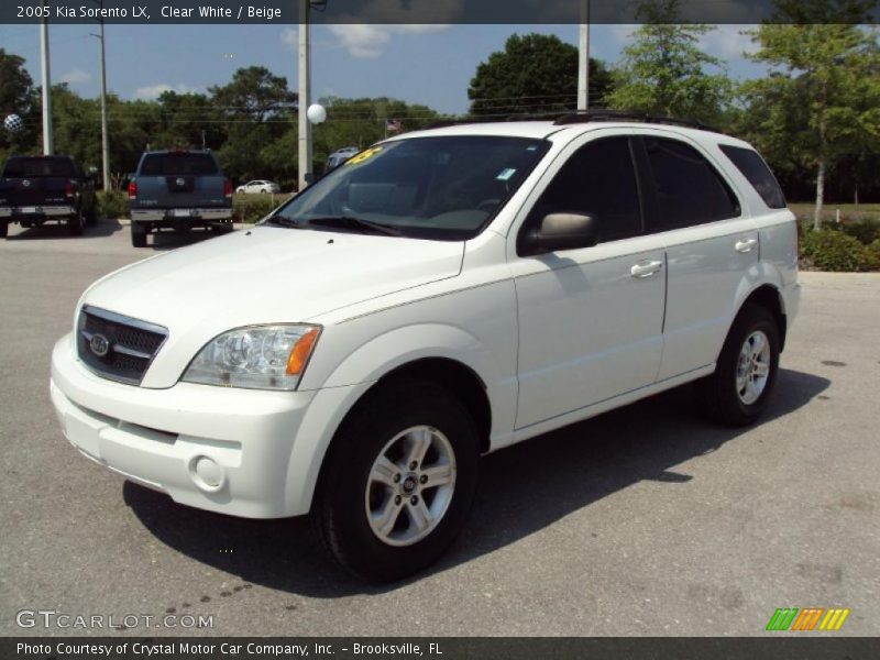 Clear White / Beige 2005 Kia Sorento LX