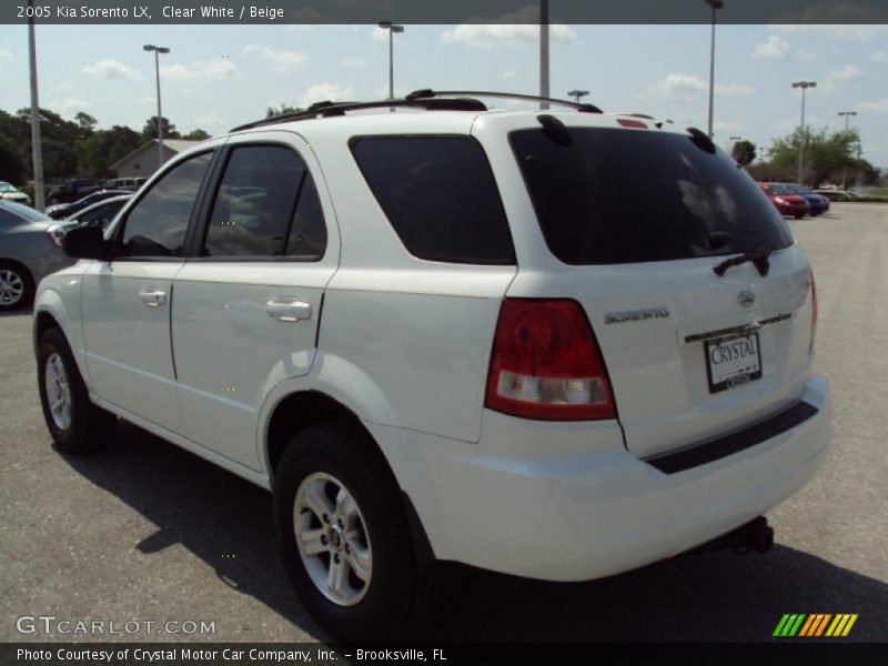 Clear White / Beige 2005 Kia Sorento LX