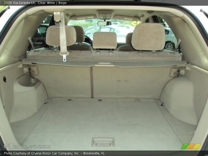 Clear White / Beige 2005 Kia Sorento LX