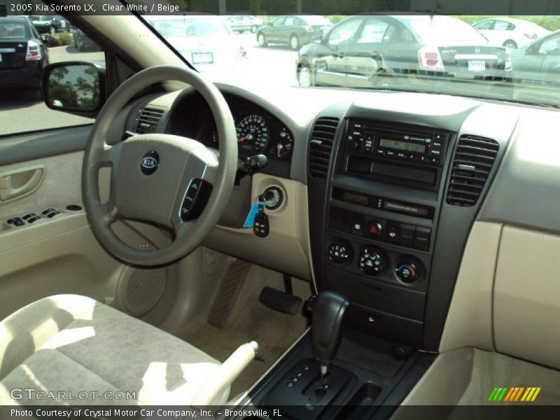 Clear White / Beige 2005 Kia Sorento LX