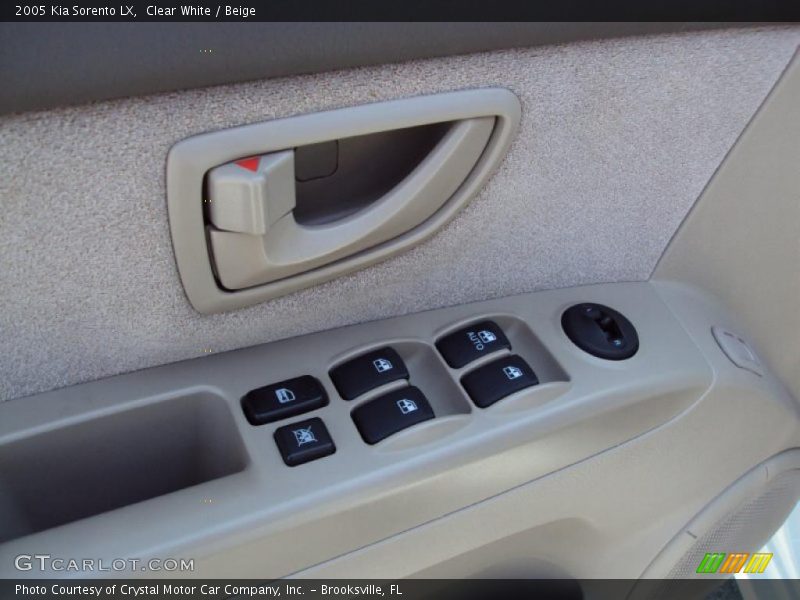 Clear White / Beige 2005 Kia Sorento LX