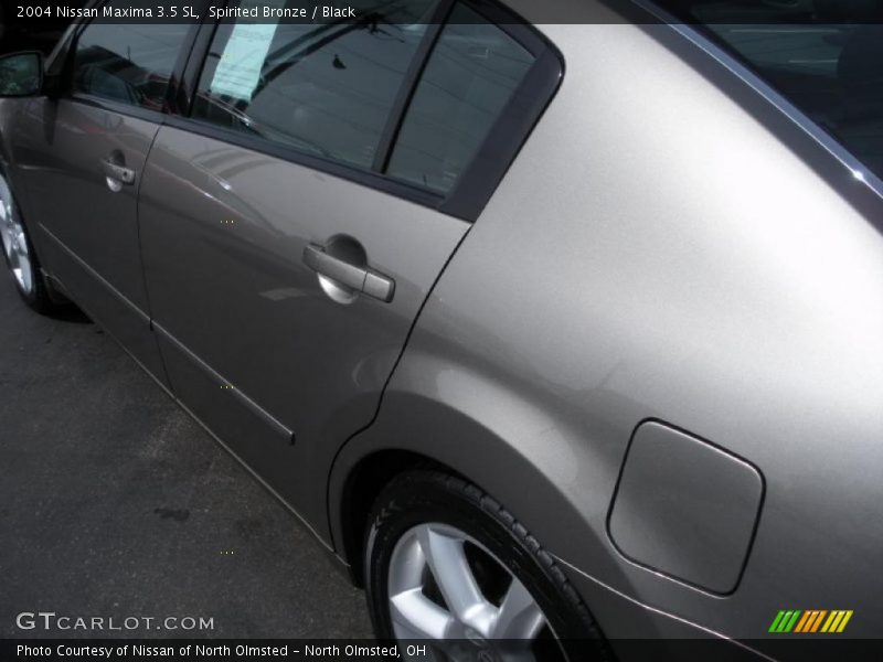 Spirited Bronze / Black 2004 Nissan Maxima 3.5 SL