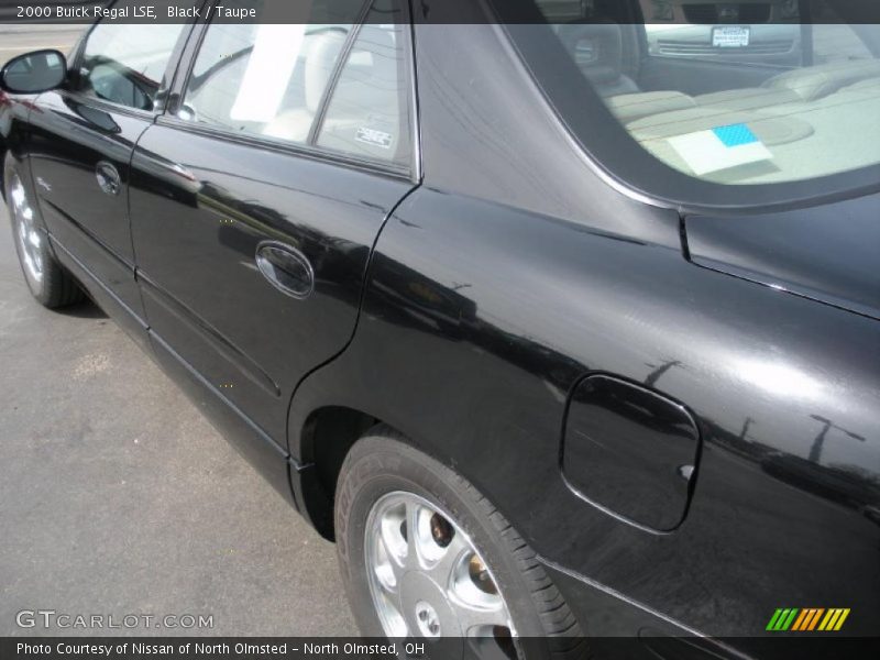 Black / Taupe 2000 Buick Regal LSE