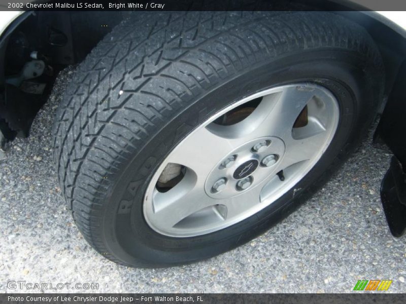 Bright White / Gray 2002 Chevrolet Malibu LS Sedan