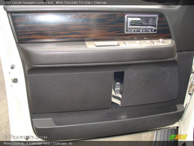 White Chocolate Tri-Coat / Charcoal 2007 Lincoln Navigator Luxury 4x4