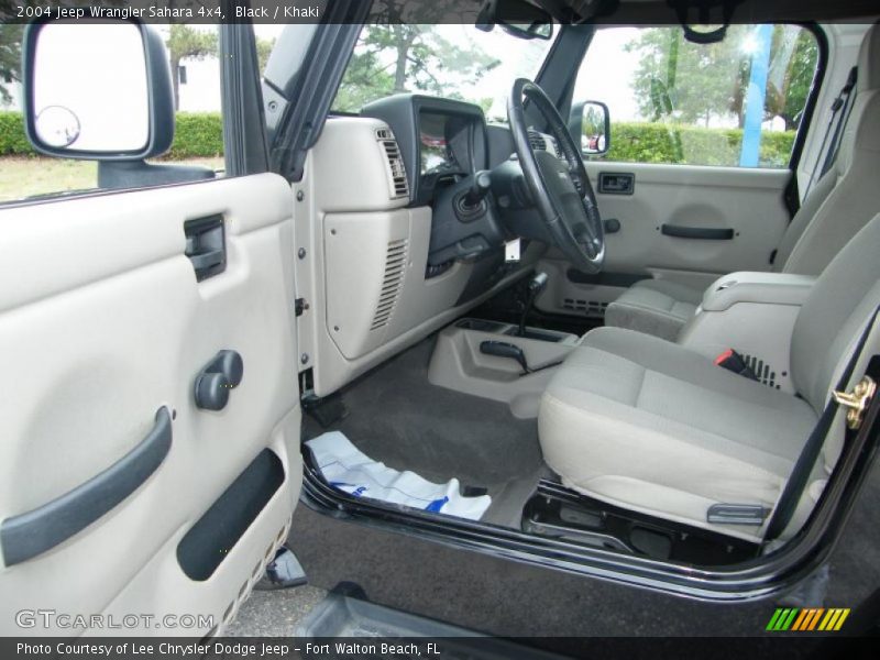 Black / Khaki 2004 Jeep Wrangler Sahara 4x4