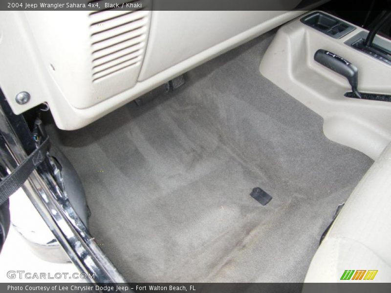 Black / Khaki 2004 Jeep Wrangler Sahara 4x4