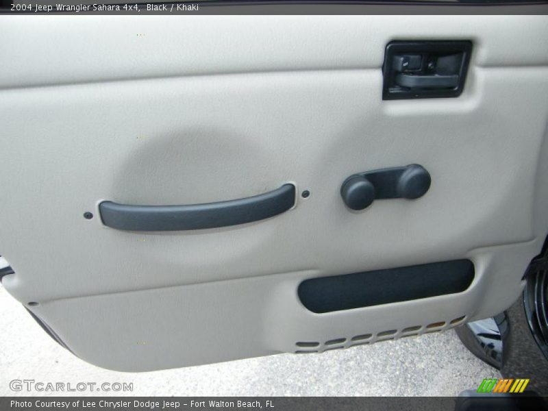 Black / Khaki 2004 Jeep Wrangler Sahara 4x4