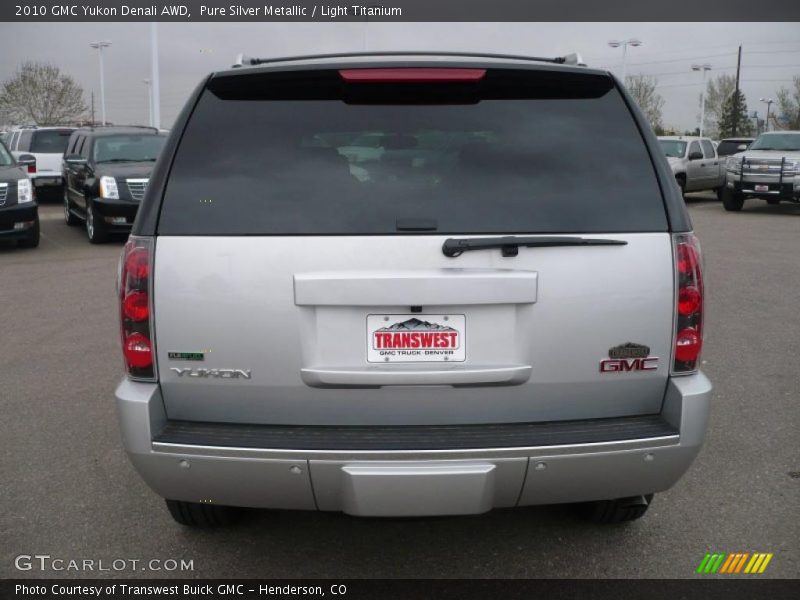 Pure Silver Metallic / Light Titanium 2010 GMC Yukon Denali AWD