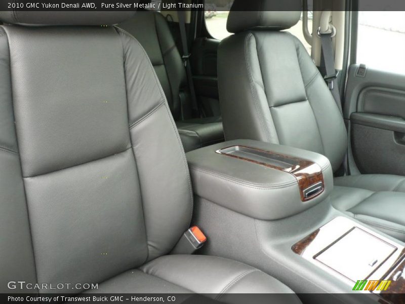 Pure Silver Metallic / Light Titanium 2010 GMC Yukon Denali AWD