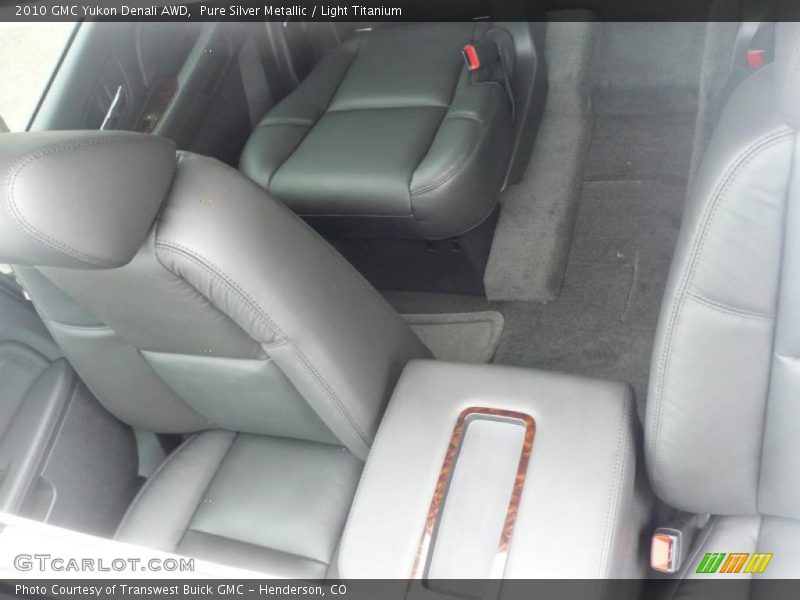Pure Silver Metallic / Light Titanium 2010 GMC Yukon Denali AWD