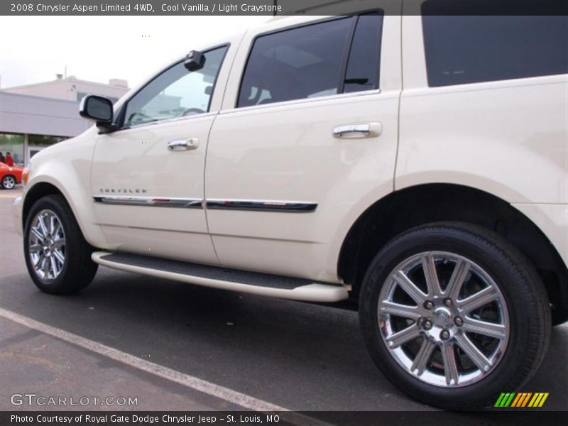 Cool Vanilla / Light Graystone 2008 Chrysler Aspen Limited 4WD
