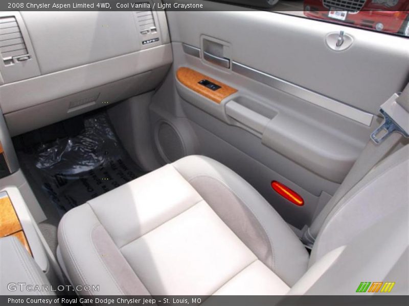 Cool Vanilla / Light Graystone 2008 Chrysler Aspen Limited 4WD