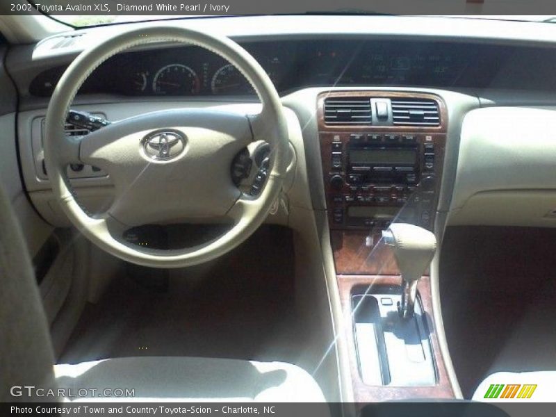 Diamond White Pearl / Ivory 2002 Toyota Avalon XLS