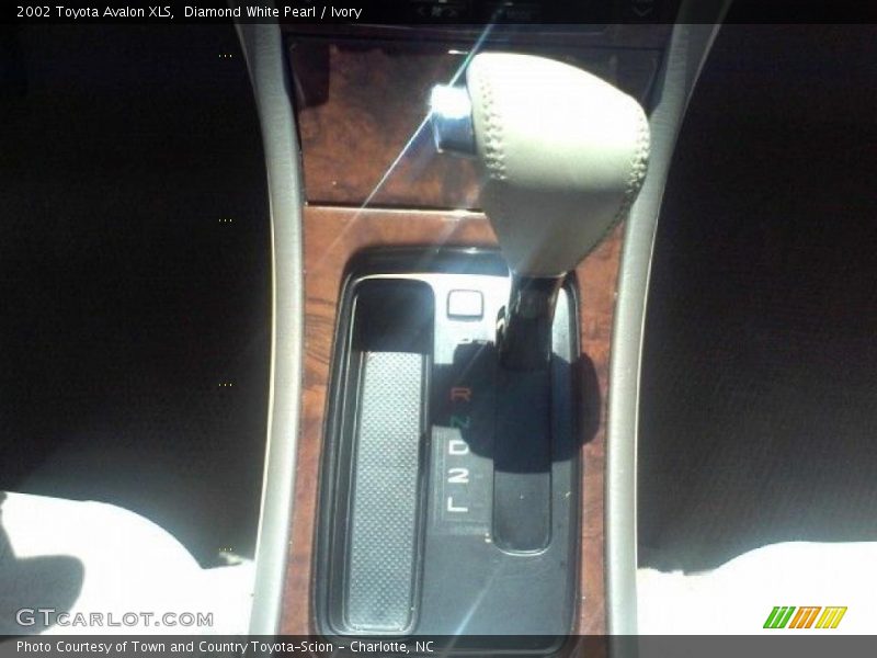 Diamond White Pearl / Ivory 2002 Toyota Avalon XLS