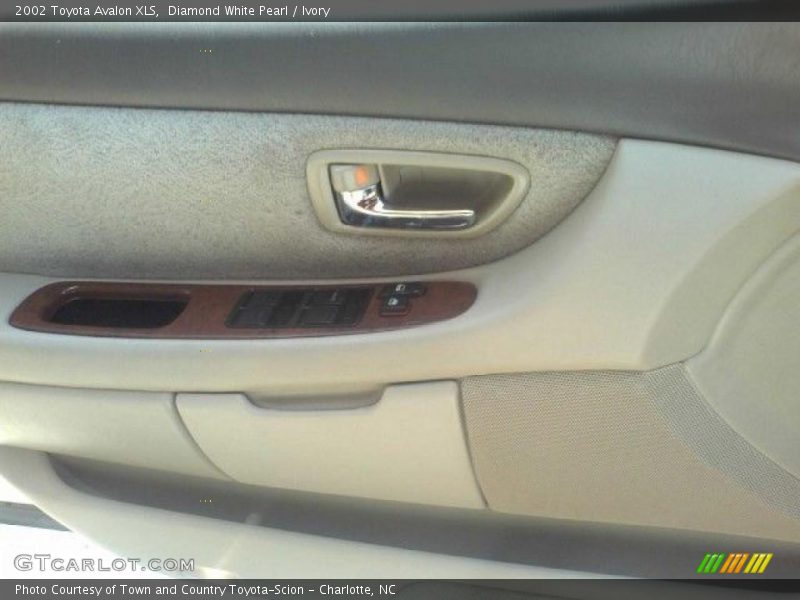 Diamond White Pearl / Ivory 2002 Toyota Avalon XLS
