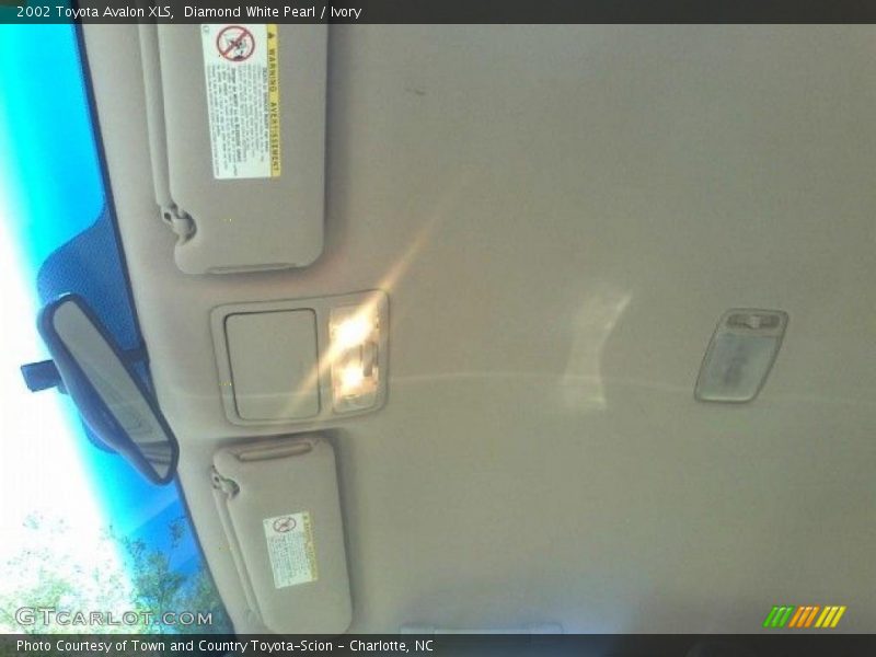 Diamond White Pearl / Ivory 2002 Toyota Avalon XLS