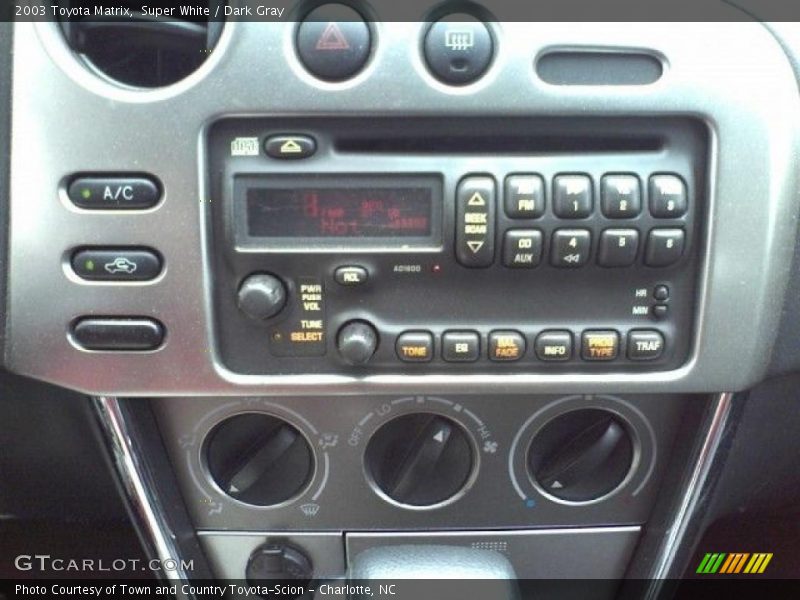 Super White / Dark Gray 2003 Toyota Matrix