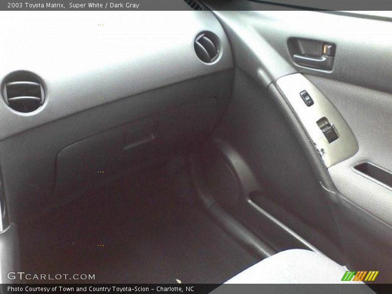 Super White / Dark Gray 2003 Toyota Matrix