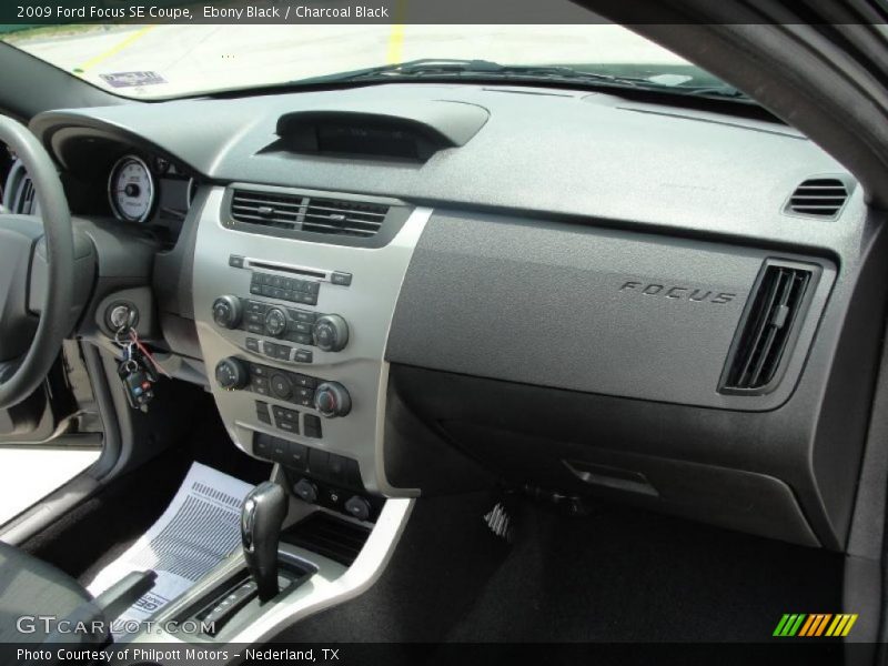 Ebony Black / Charcoal Black 2009 Ford Focus SE Coupe