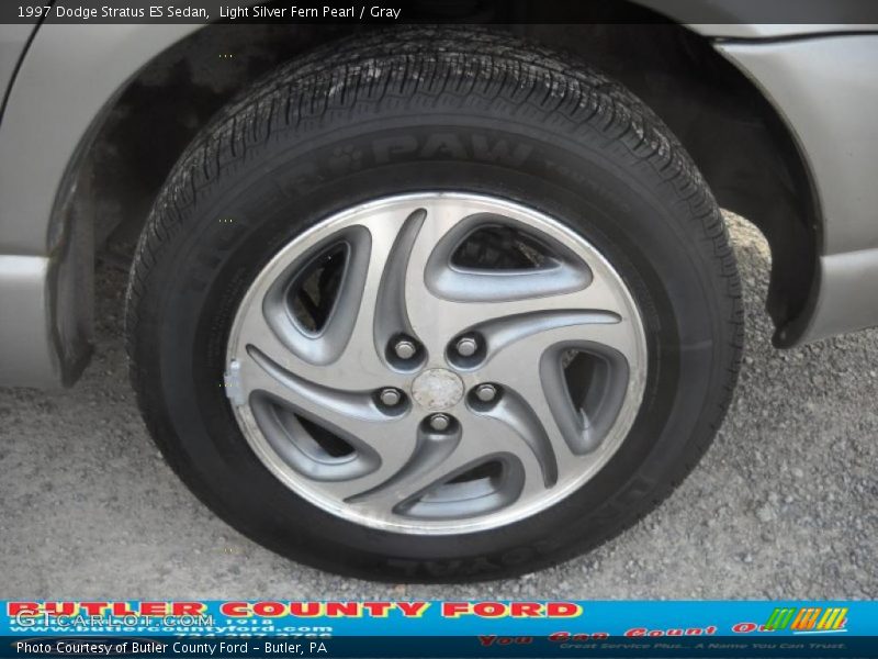 Light Silver Fern Pearl / Gray 1997 Dodge Stratus ES Sedan