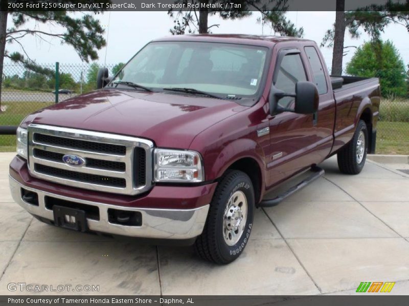 Front 3/4 View of 2005 F250 Super Duty XLT SuperCab