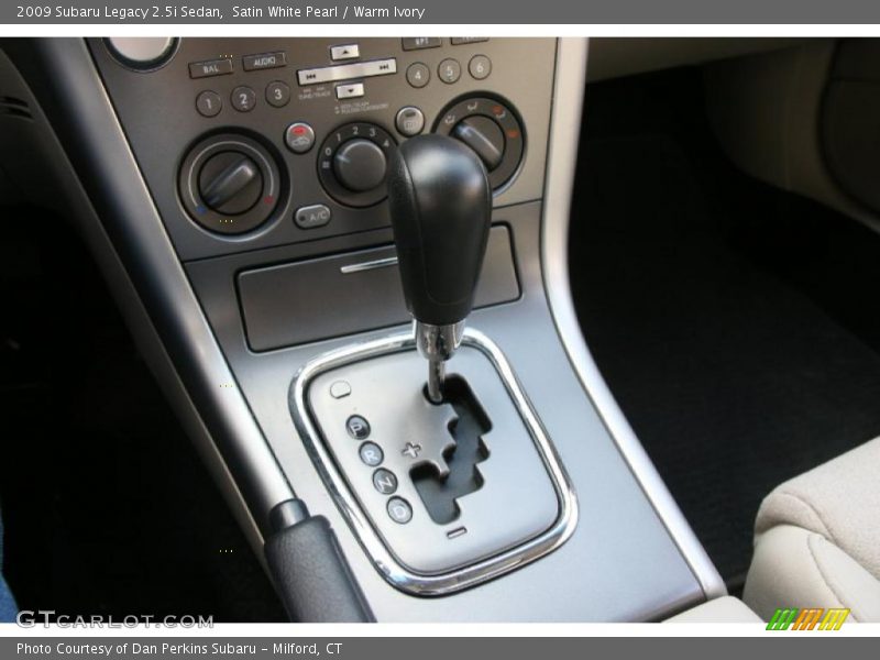 Satin White Pearl / Warm Ivory 2009 Subaru Legacy 2.5i Sedan