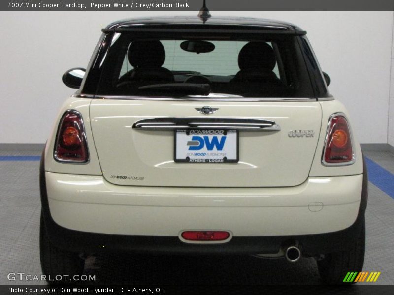 Pepper White / Grey/Carbon Black 2007 Mini Cooper Hardtop