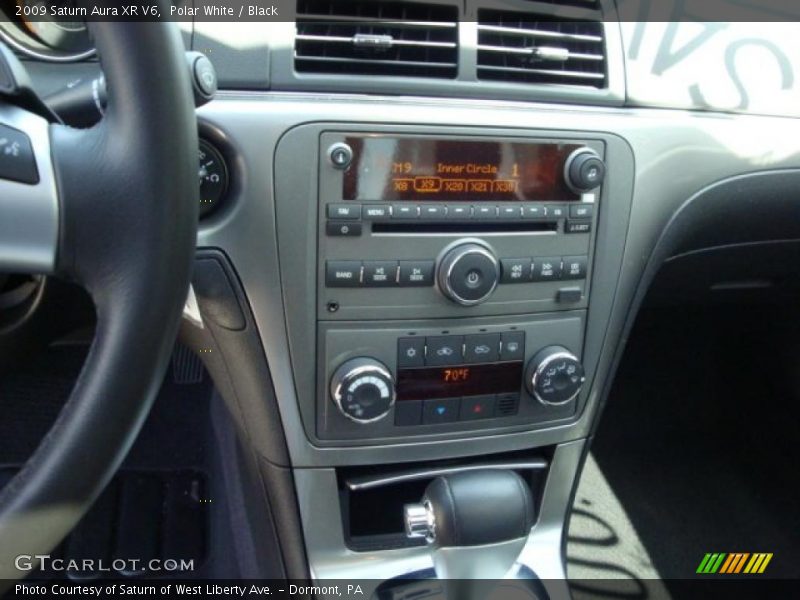 Polar White / Black 2009 Saturn Aura XR V6