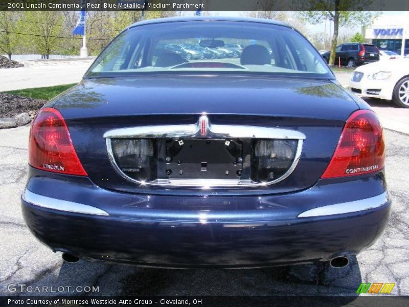 Pearl Blue Metallic / Medium Parchment 2001 Lincoln Continental
