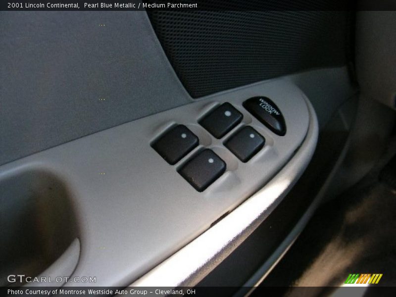 Pearl Blue Metallic / Medium Parchment 2001 Lincoln Continental