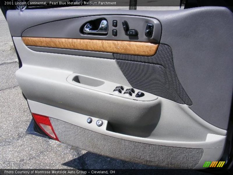 Pearl Blue Metallic / Medium Parchment 2001 Lincoln Continental