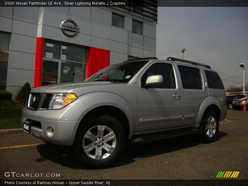 Silver Lightning Metallic / Graphite 2006 Nissan Pathfinder LE 4x4