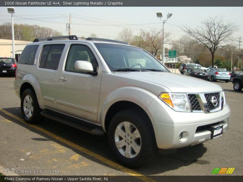 Silver Lightning Metallic / Graphite 2006 Nissan Pathfinder LE 4x4