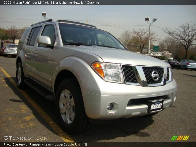 Silver Lightning Metallic / Graphite 2006 Nissan Pathfinder LE 4x4