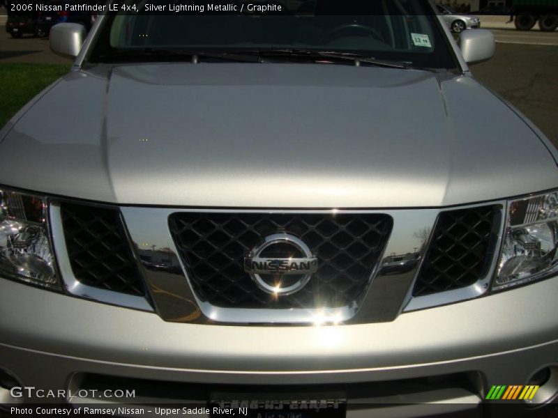 Silver Lightning Metallic / Graphite 2006 Nissan Pathfinder LE 4x4