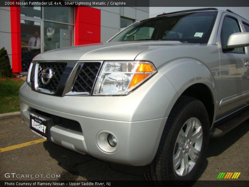 Silver Lightning Metallic / Graphite 2006 Nissan Pathfinder LE 4x4